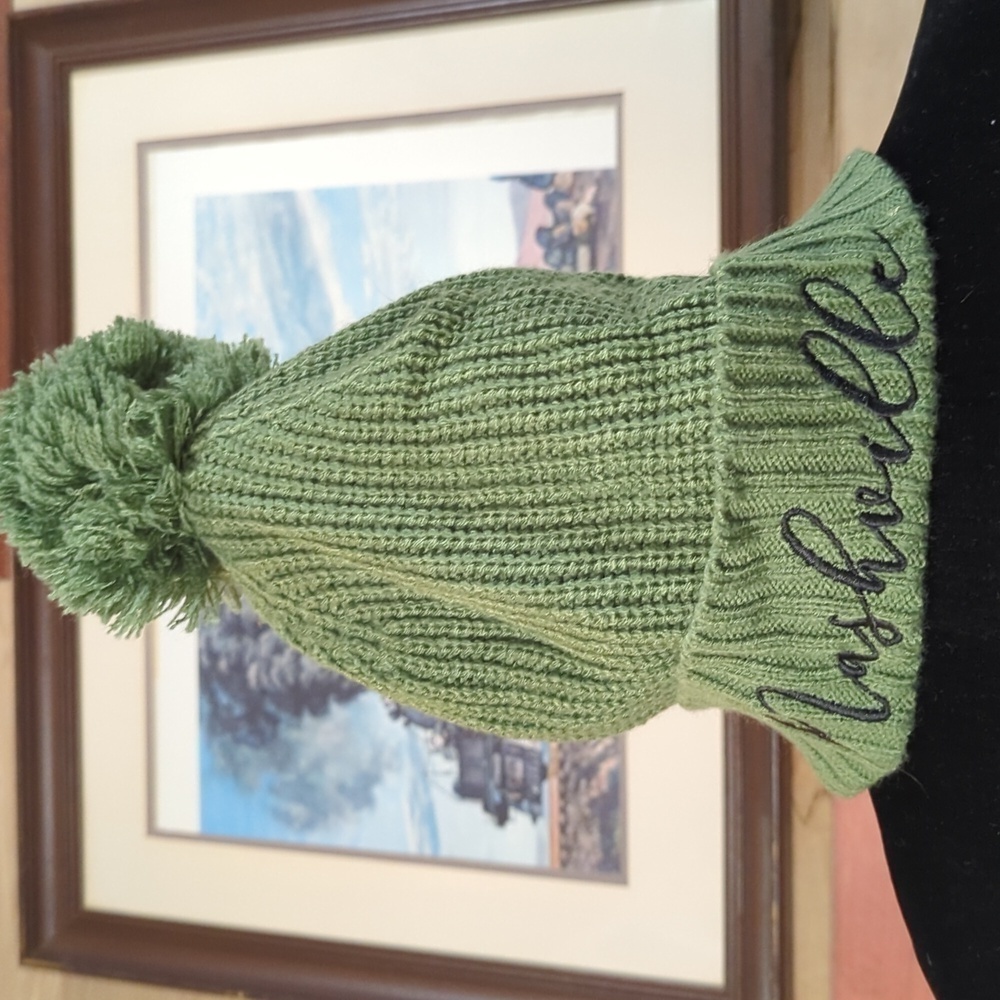 Nashville pom pom beanie